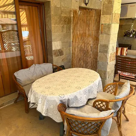 Apartment аппартамент в триумфе святой влас 300м от моря, бассейн.